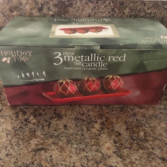 NIB 3 Ball Candles with Red Ceramic Plate - Picture 2 of 4